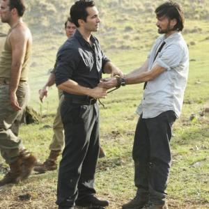 Still of Jeremy Davies and Nestor Carbonell in Dinge 2004