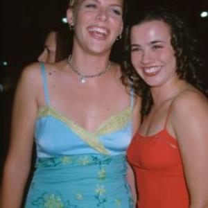 Linda Cardellini and Busy Philipps at event of The Story of Us 1999