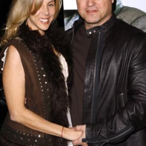 Michael Chiklis and Michelle Morán at event of Skydas (2002)