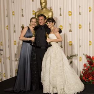 Academy Award winners Kate Winslet left Sean Penn center and Penelope Cruz right pose backstage for the press with the Oscar at the 81st Annual Academy Awards from the Kodak Theatre in Hollywood CA Sunday February 22 2009