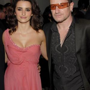 Penélope Cruz and Bono at event of Volver (2006)