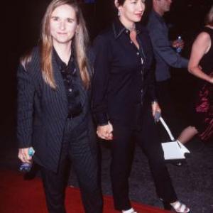 Julie Cypher and Melissa Etheridge at event of Los Andzelas slaptai 1997
