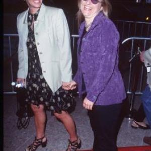Julie Cypher and Melissa Etheridge at event of Greitis 2: laivo uzgrobimas (1997)