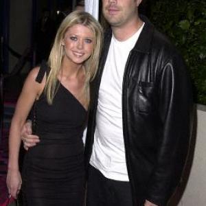 Carson Daly and Tara Reid at event of Josie and the Pussycats 2001