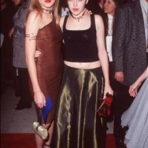 Majandra Delfino and Marieh Delfino at event of As vis dar zinau ka veikei ana vasara 1998