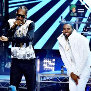 Snoop Dogg and Jason Derulo at event of Dick Clark's Primetime New Year's Rockin' Eve with Ryan Seacrest 2015 (2014)