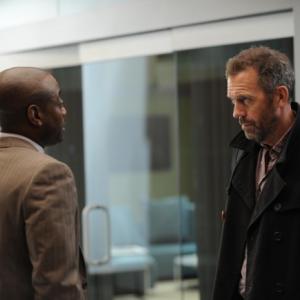 Still of Omar Epps and Hugh Laurie in Hausas 2004