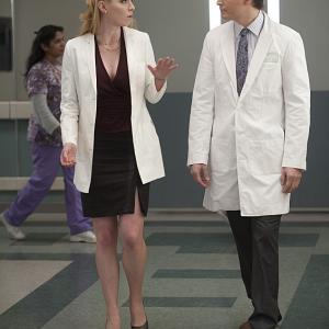 Still of Peter Facinelli and Betty Gilpin in Nurse Jackie 2009