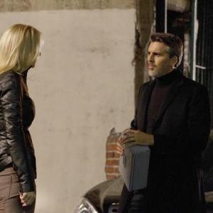 Still of Oded Fehr and Elizabeth Mitchell in V 2009