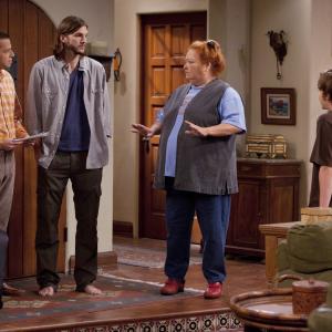 Still of Jon Cryer, Conchata Ferrell and Ashton Kutcher in Two and a Half Men (2003)