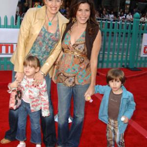 Joely Fisher and Tricia Leigh Fisher at event of Chicken Little (2005)