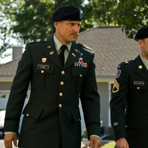 Still of Woody Harrelson and Ben Foster in The Messenger 2009