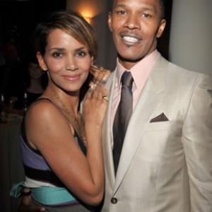 Halle Berry and Jamie Foxx at event of The Soloist (2009)