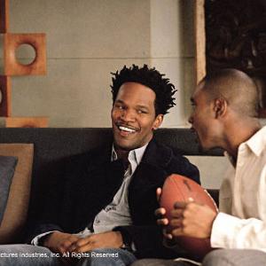 Still of Morris Chestnut and Jamie Foxx in Breakin' All the Rules (2004)