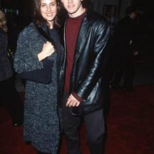 Mark-Paul Gosselaar and Lisa Ann Russell at event of Simply Irresistible (1999)