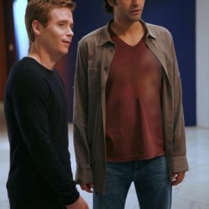Still of Adrian Grenier and Kevin Connolly in Entourage 2004