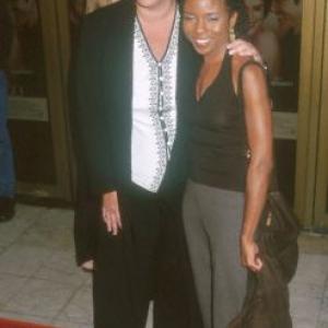 LisaGay Hamilton and Camryn Manheim at event of Three to Tango (1999)