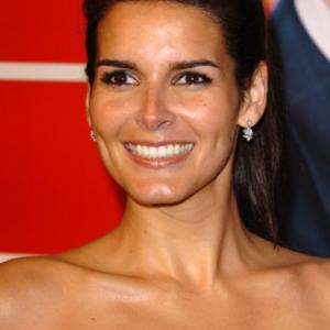 Angie Harmon at event of Fun with Dick and Jane (2005)