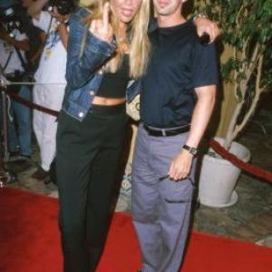 Sean Hayes and Kristen Johnston at event of The Perfect Storm 2000