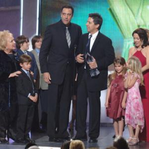 Brad Garrett Patricia Heaton Doris Roberts and Ray Romano at event of Everybody Loves Raymond 1996