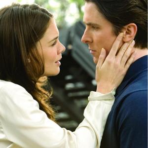 Still of Christian Bale and Katie Holmes in Betmenas Pradzia 2005