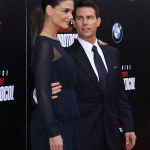 Tom Cruise and Katie Holmes at event of Neimanoma misija. Smeklos protokolas (2011)