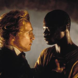 Still of Matthew McConaughey and Djimon Hounsou in Amistad (1997)