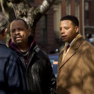 Still of Ice-T and Terrence Howard in Law & Order: Special Victims Unit (1999)