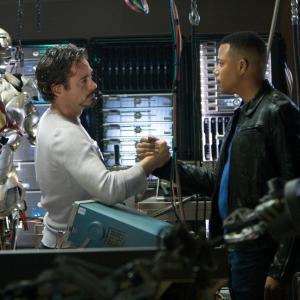 Still of Robert Downey Jr and Terrence Howard in Gelezinis zmogus 2008