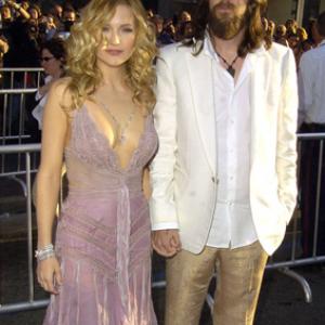 Kate Hudson and Chris Robinson at event of Raising Helen (2004)