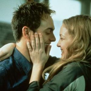 Still of Kate Hudson and Stuart Townsend in About Adam (2000)