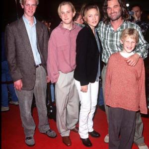 Kurt Russell Kate Hudson Oliver Hudson and Wyatt Russell at event of Executive Decision 1996