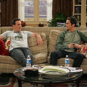 Still of Oliver Hudson and Patrick Warburton in Rules of Engagement (2007)