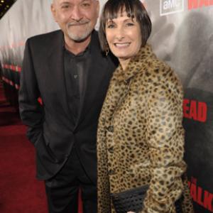 Frank Darabont and Gale Anne Hurd at event of Vaiksciojantys negyveliai (2010)