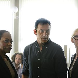 Still of Anne Heche and Jason Isaacs in Dig 2015