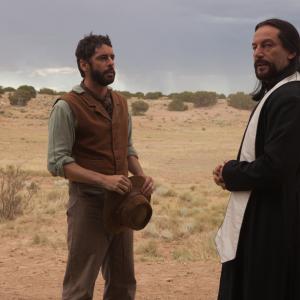 Still of Jason Isaacs and Eduardo Noriega in Sweetwater (2013)