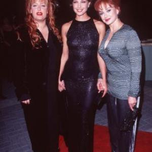 Ashley Judd and Naomi Judd at event of Kiss the Girls 1997