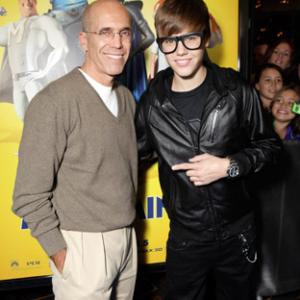 Jeffrey Katzenberg and Justin Bieber at event of Megamaindas 2010