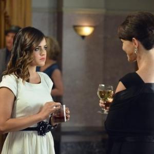 Still of Mary Page Keller and Lucy Hale in Jaunosios melages 2010