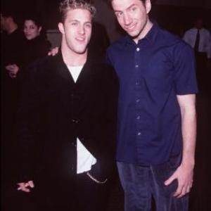 Scott Caan and Jamie Kennedy at event of Wild Things 1998