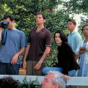 Still of Neve Campbell, Liev Schreiber, Jamie Kennedy and Jerry O'Connell in Klyksmas: antroji dalis (1997)
