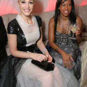 Regina King and Gwen Stefani at event of The 79th Annual Academy Awards 2007