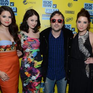 Harmony Korine, Selena Gomez, Ashley Benson and Rachel Korine at event of Laukines atostogos (2012)