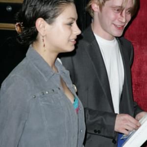 Macaulay Culkin and Mila Kunis at event of Fahrenheit 911 2004