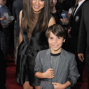 Mila Kunis and Bretton Manley at event of Tedis 2012