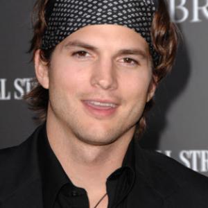 Ashton Kutcher at event of Mr. Brooks (2007)