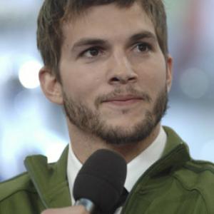 Ashton Kutcher at event of Total Request Live (1999)