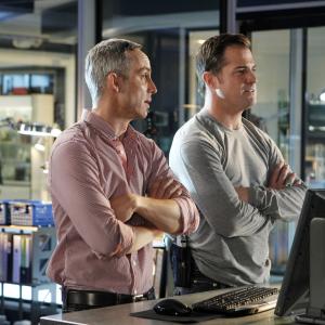 Still of Wallace Langham and George Eads in CSI kriminalistai 2000