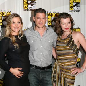 Milla Jovovich Ali Larter and Wentworth Miller at event of Absoliutus blogis pomirtinis gyvenimas 2010