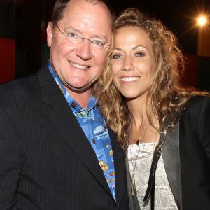 Sheryl Crow and John Lasseter at event of Ratai 2 2011